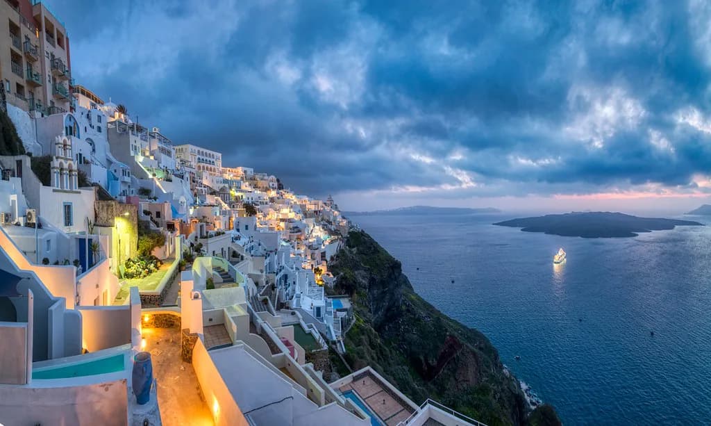 The Best Time to Visit Santorini: Month by Month