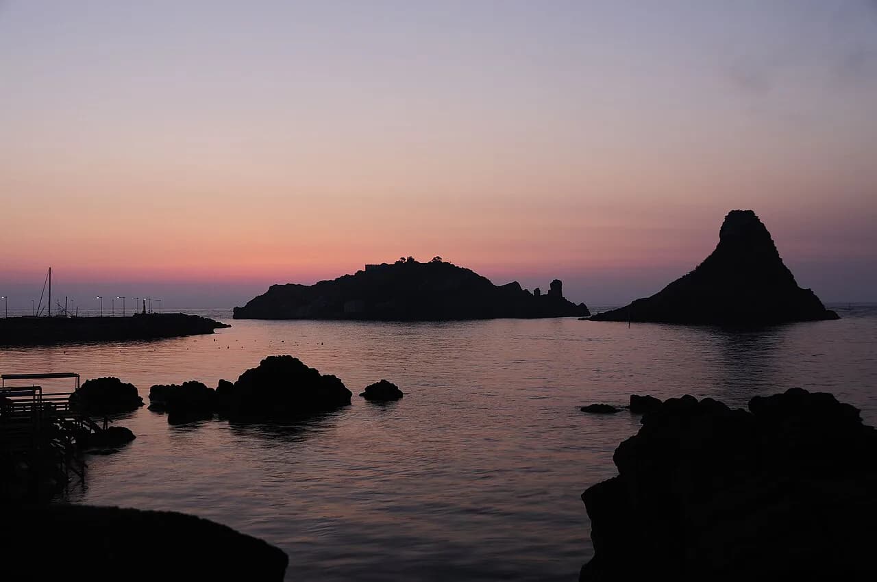 Things to Do in Sicily in June: Coast, Ruins and Islands