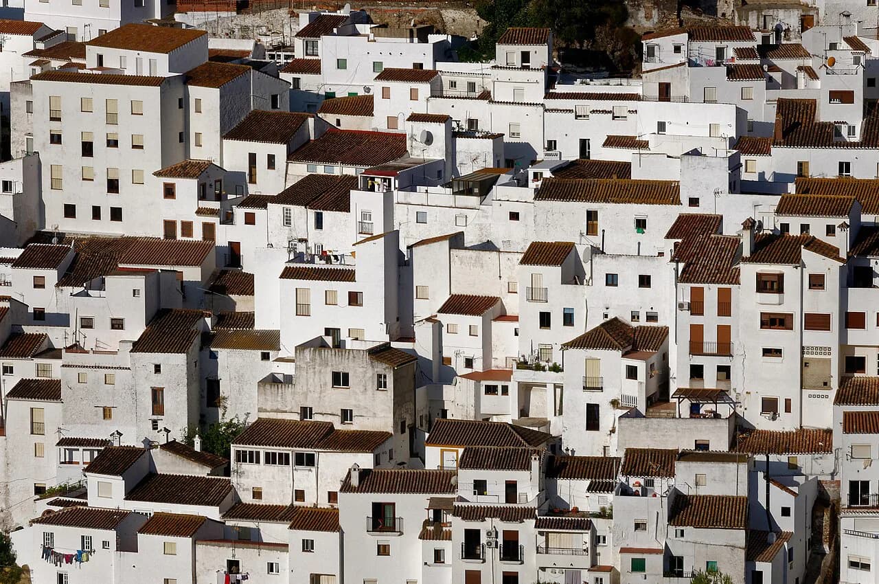 Spain in June: Where It's Warm, Where It's Too Hot