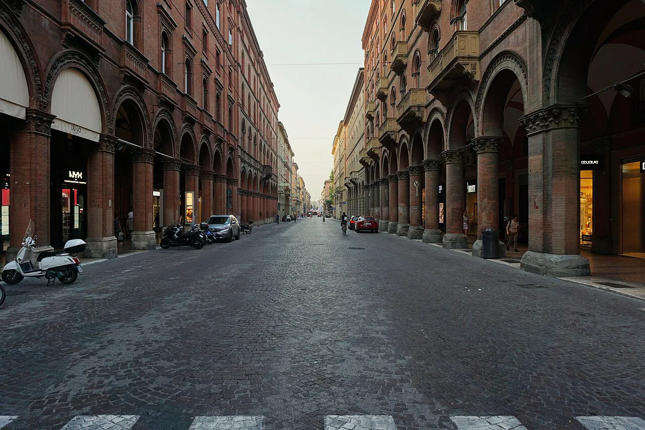 Bologna, Via dell'Indipendenza