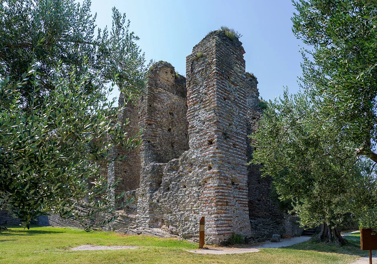 Grotte di Catullo N Sirmione, Lake Garda