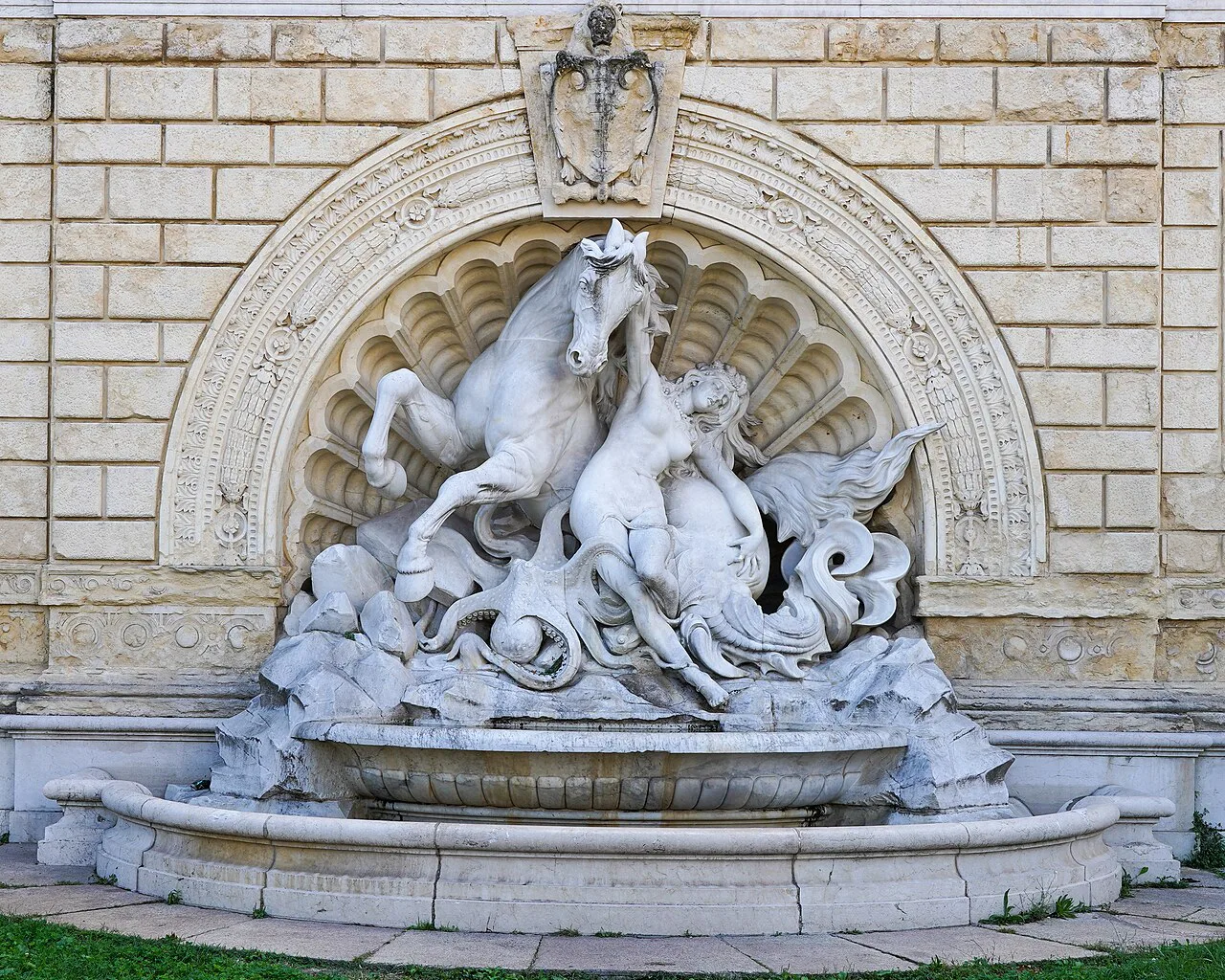 Fountain Nymph Montagnola Bologna Sep23 A7C