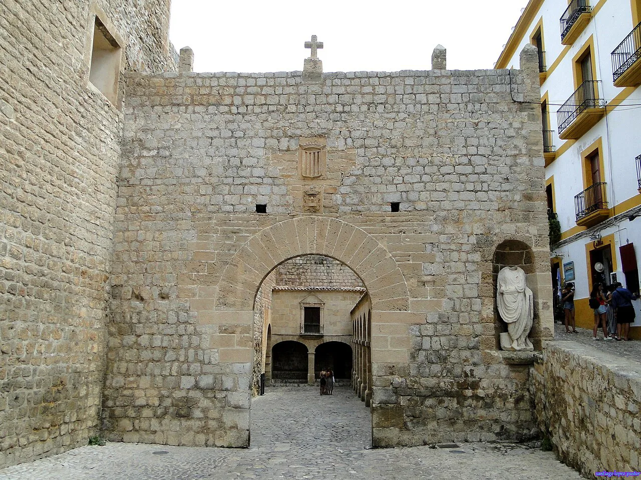 Patio de Armas de Dalt Vila, Ibiza
