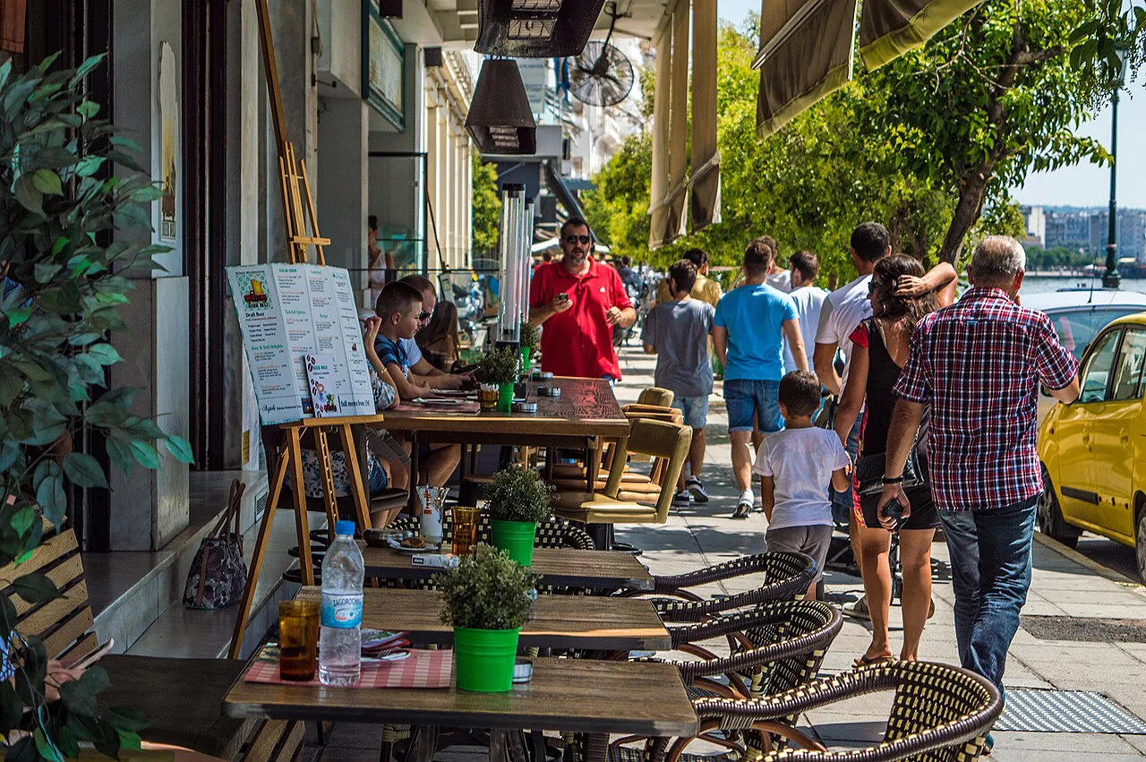 Walking through the bars of Thessaloniki